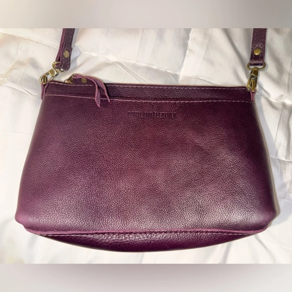 Portland Leather Poppy Classic Bag in Plum EUC - Picture 2 of 9